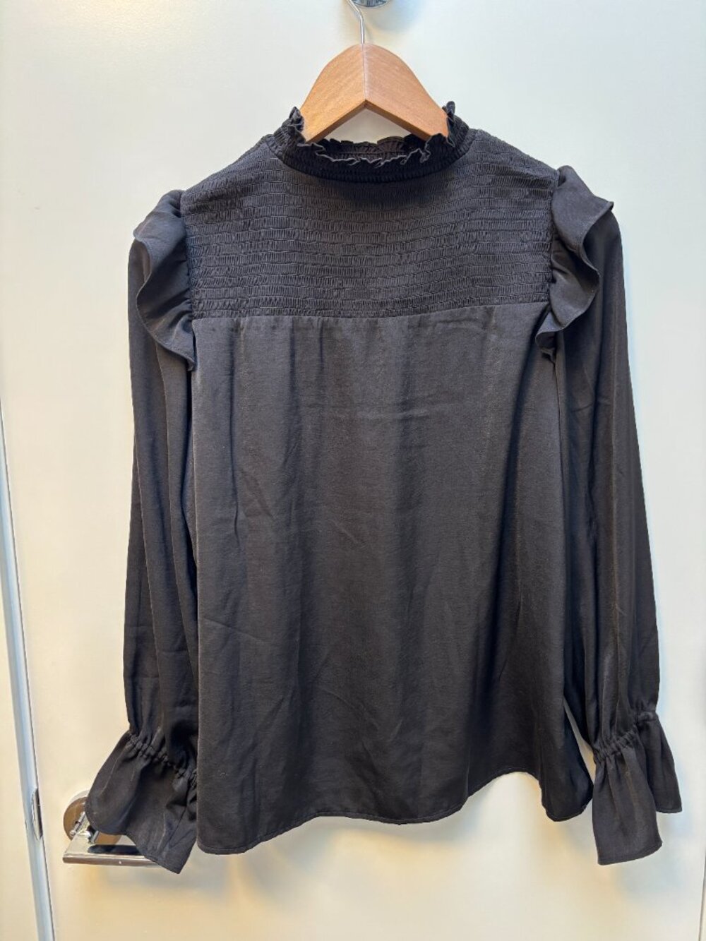 Banana Republic Black Smocked Ruffle Blouse Long Sleeve Top M - Picture 2 of 3
